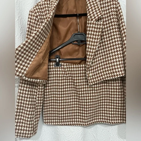 Women’s houndstooth blazer and skirt set - Picture 4 of 5